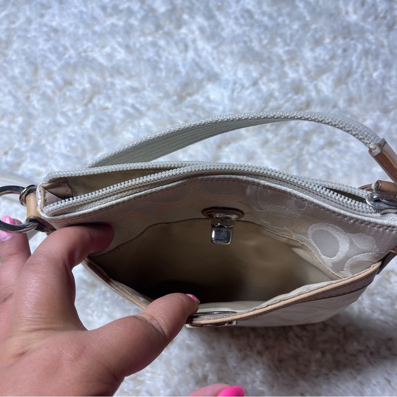 Coach white and brown with the classuc C design crossbody - Picture 5 of 9